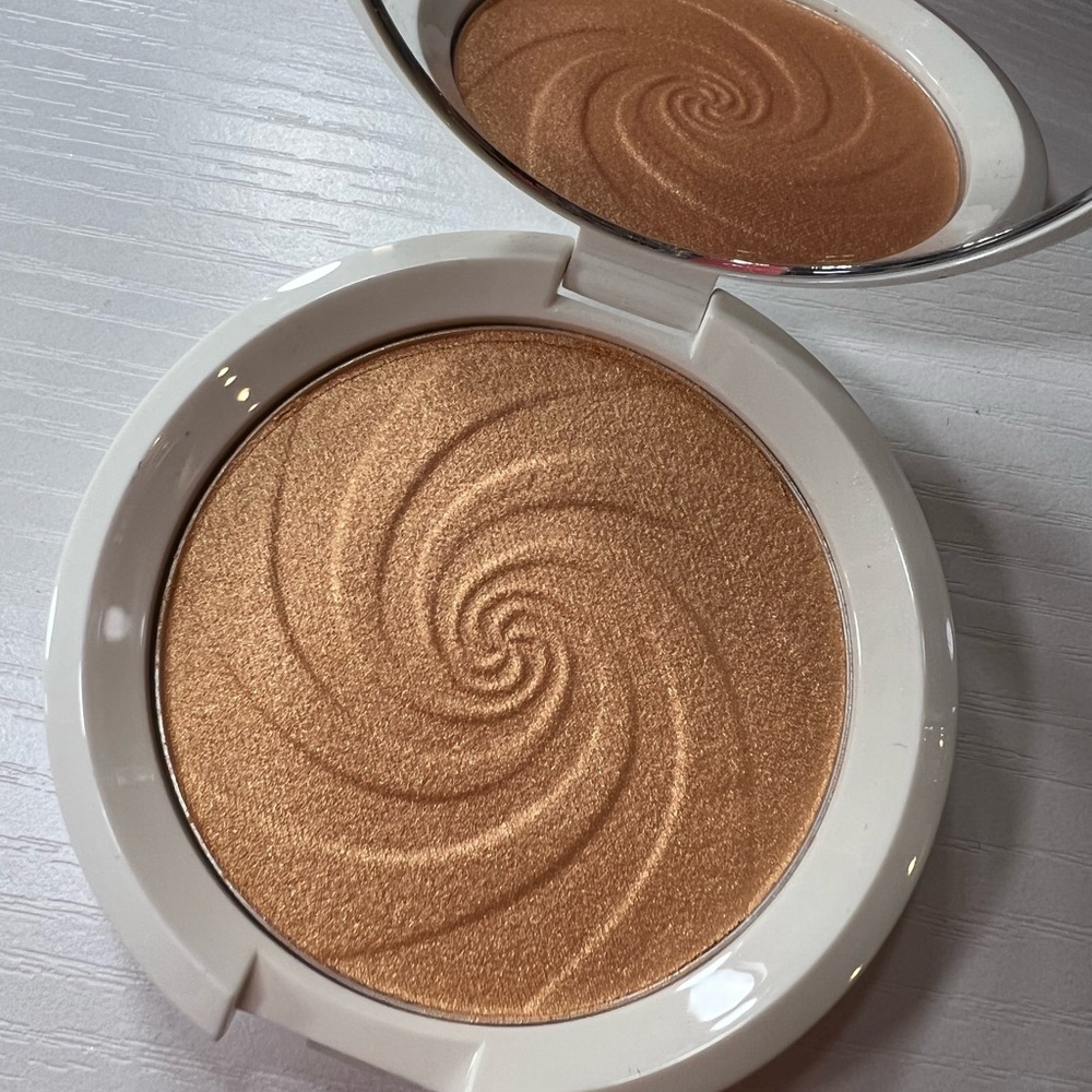 BECCA HIGHLIGHTER- DREAMSICLE